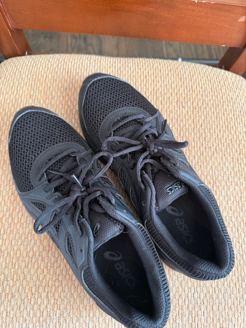 ASICS Women’s Black Athletic Lace-Up Sneakers. Very good condition. Worn once.